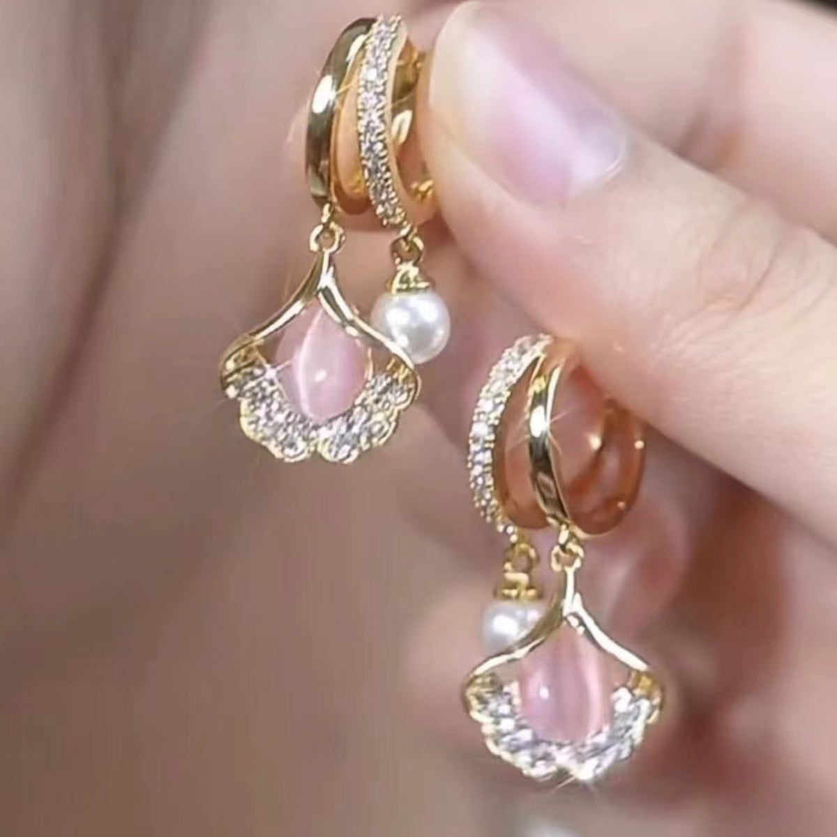 🎁✨✨ Elegáns fülbevalók macskaszem drágakövekkel és ginkgo levél mintával