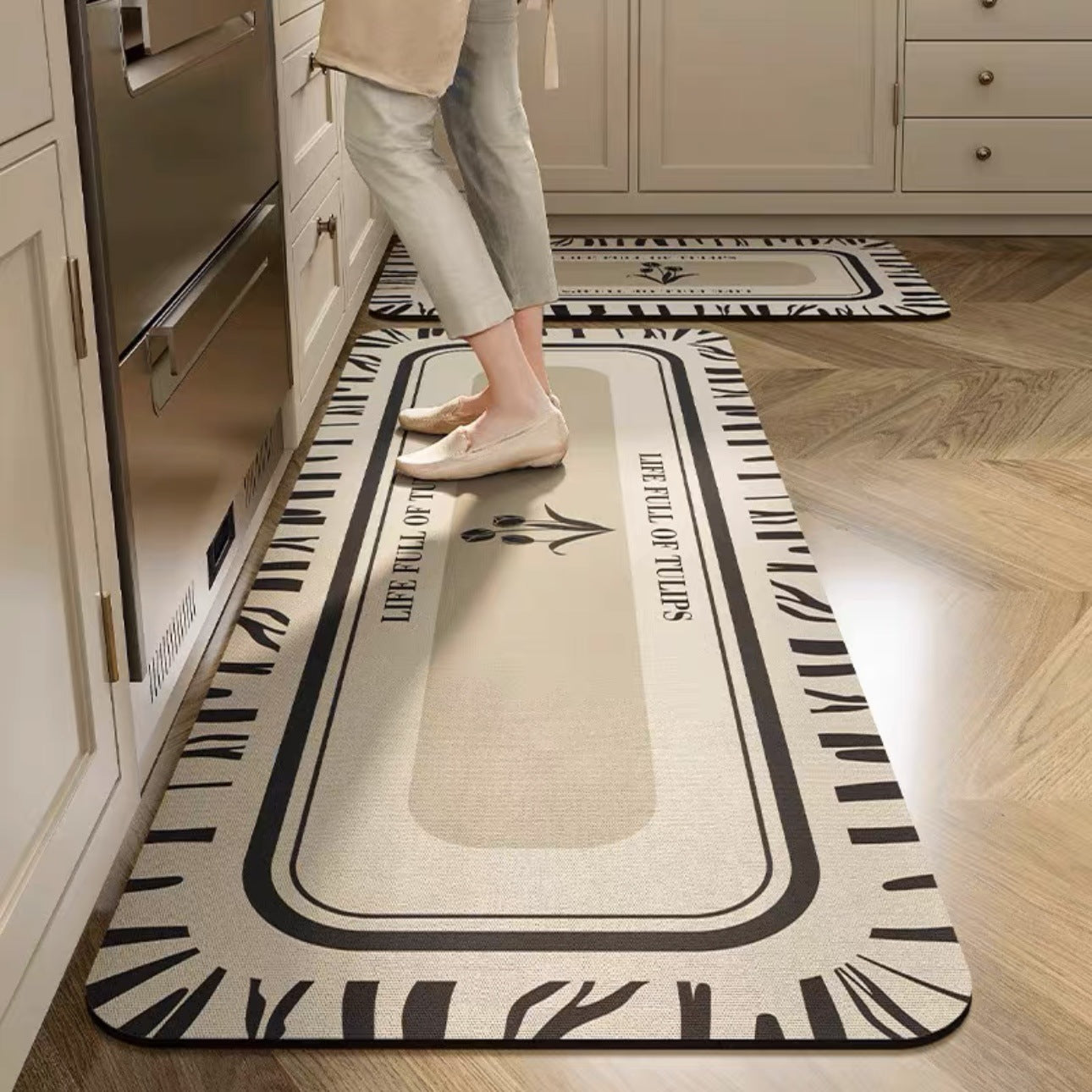 💥【Úgy fogy, mint a cukor】Csúszásgátló és nagy nedvszívó képességű szőnyegek konyhába és fürdőszobába