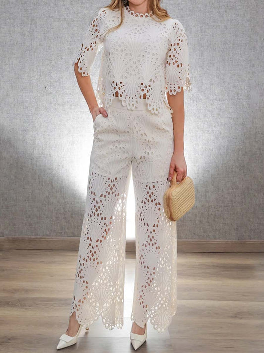🌷💖 Costum din dantelă cu mâneci petale brodate și scobite.